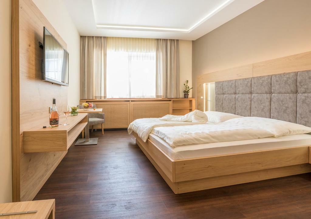 Weingut Breitenfelder Retz Esterno foto